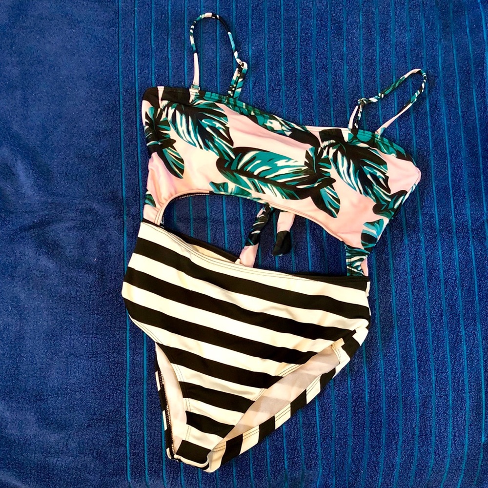 ‼️BOGO‼️Unique cut out one piece